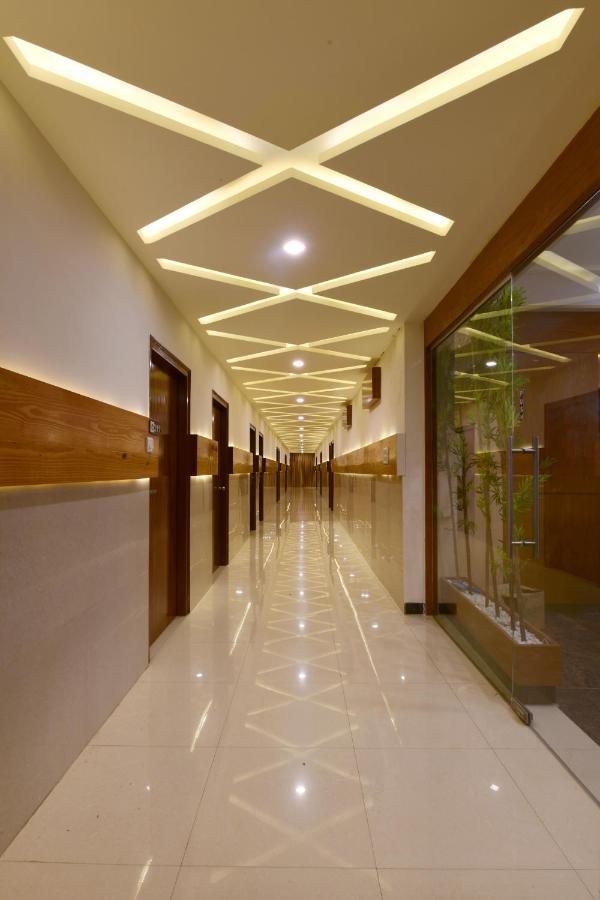 Hotel Bv Colours By Rivido, Begur Main Road Bangalore Dış mekan fotoğraf